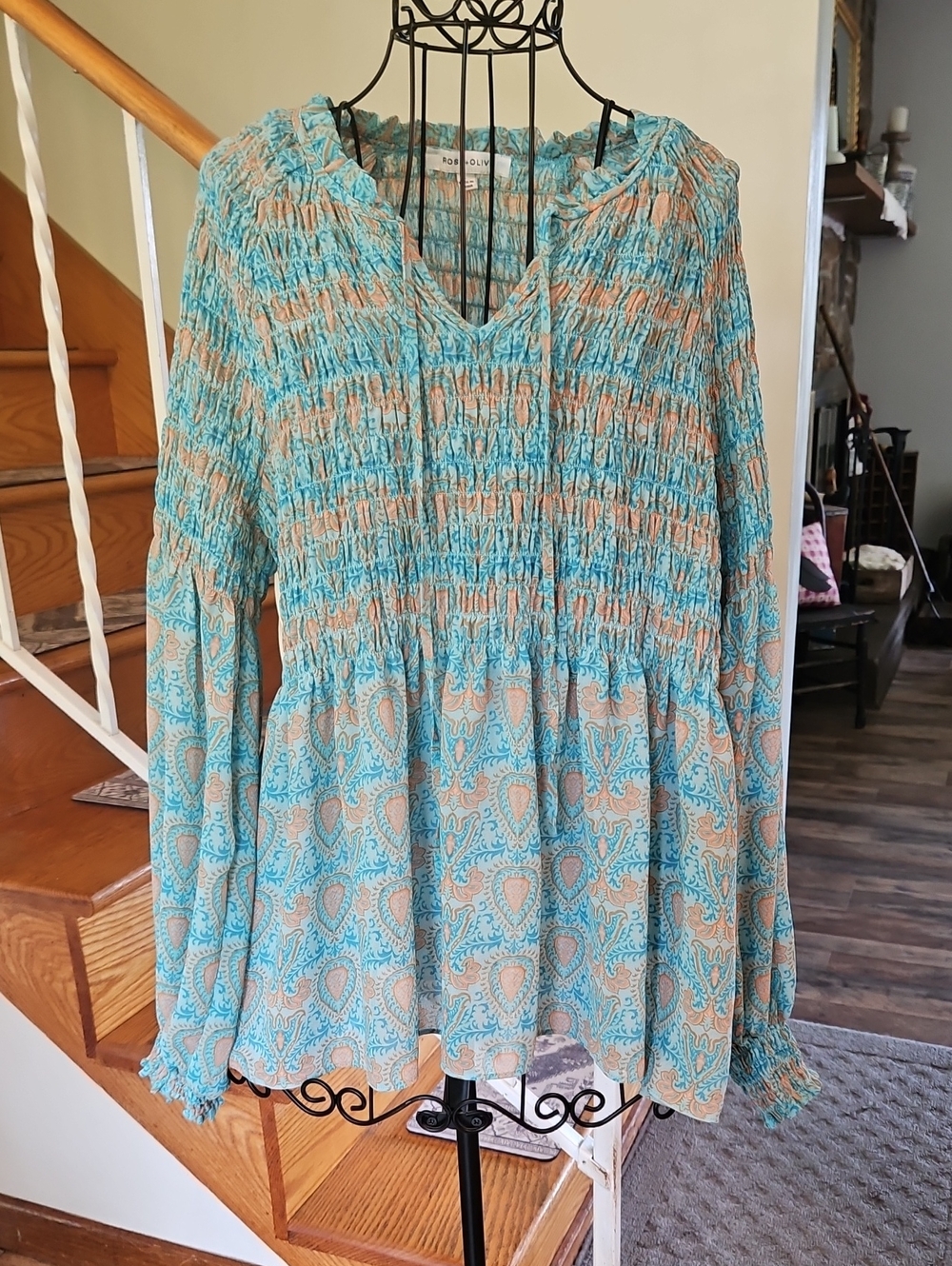 👚Rose & Olive Smocked Boho Tunic Top
